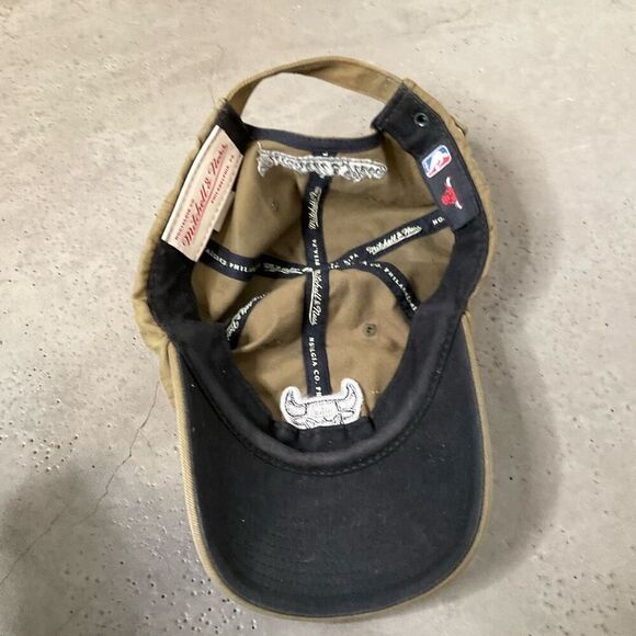 Mitchell & Ness Chicago Bulls Baseball Hat - Picture 7 of 7